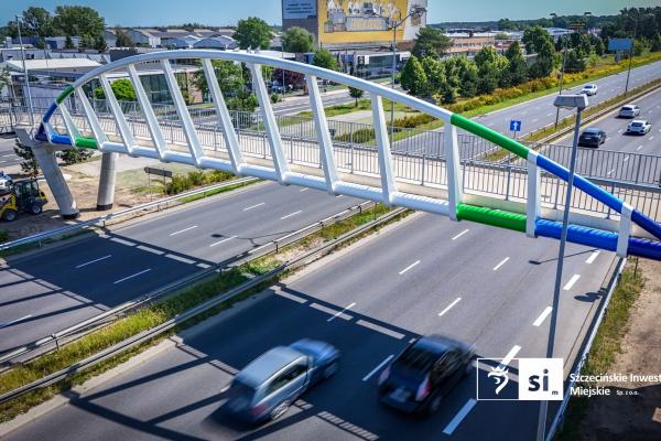 zrealizowana kładka dla pieszych nad ulicą Struga